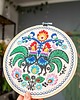 Ozdoby na ścianę Koguty łowickie - ecru, haft w tamborku 20 cm 5