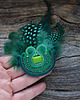 broszki Zielona  broszka soutache z piórami 4