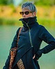 bluza bez kaptura damska Długa bluza asymetryczna z wysoką stójką , idealna na chłodne dni 2