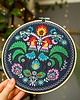 Ozdoby na ścianę Koguty łowickie - granatowy, haft w tamborku 20 cm 8
