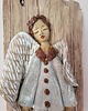 Ozdoby na ścianę Ceramiczny Anioł na Starym Drewnie 1