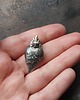 przypinki Srebrny pin/ Serce z płomieniem, oksydowane 2