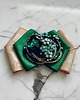 broszki Brosza z zielonym kryształem oplątanym kwiatkami NEW 2
