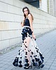sukienki maxi damskie Elegancka czarna sukienka z aplikacją 1
