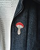 broszki AMANITA - haftowana broszka 1