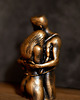 figurki i rzeźby Rzeźba z gipsu, W miłosnym uścisku, ogniste złoto, wys. 9,8 cm 3