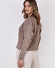 swetry damskie  Sweter w warkoczowy wzór - SWE316 mocca MKM 3