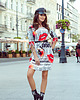 sukienki midi damskie 281-1 SOPHIE Wygodna sukienka Oversize - GAZETOWY WZÓR 1
