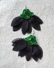 kolczyki soutache Kolczyki sutasz z zielonym kryształem i czarnymi płatkami  2