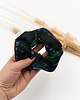gumki do włosów Jedwabna scrunchie Ciemna we wzory 1