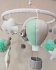 karuzele i girlandy do łóżeczka Karuzela handmade z misiem na księżycu, balonami i miętowymi pomponami 1