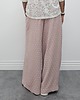spodnie materiałowe damskie Tkaninowe spodnie boucle z zakładkami - Powder pink 3