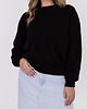 swetry damskie  Oryginalny sweter w warkoczowe wzory - SWE323 czarny MKM 2