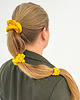 gumki do włosów Jedwabna scrunchie gumka frotka midi żółta 3